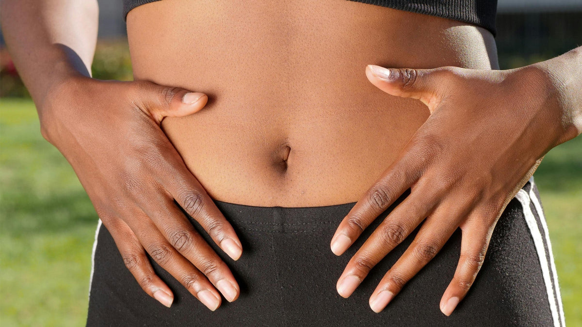 Nine Realms Customer Woman in Shape and Holding Stomach